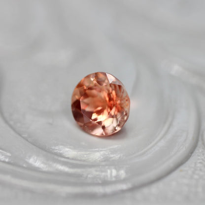 ラブラドライト 0.28ct ラウンドカット 4.2mm×4.1mm×3.4mm【MJ2699】