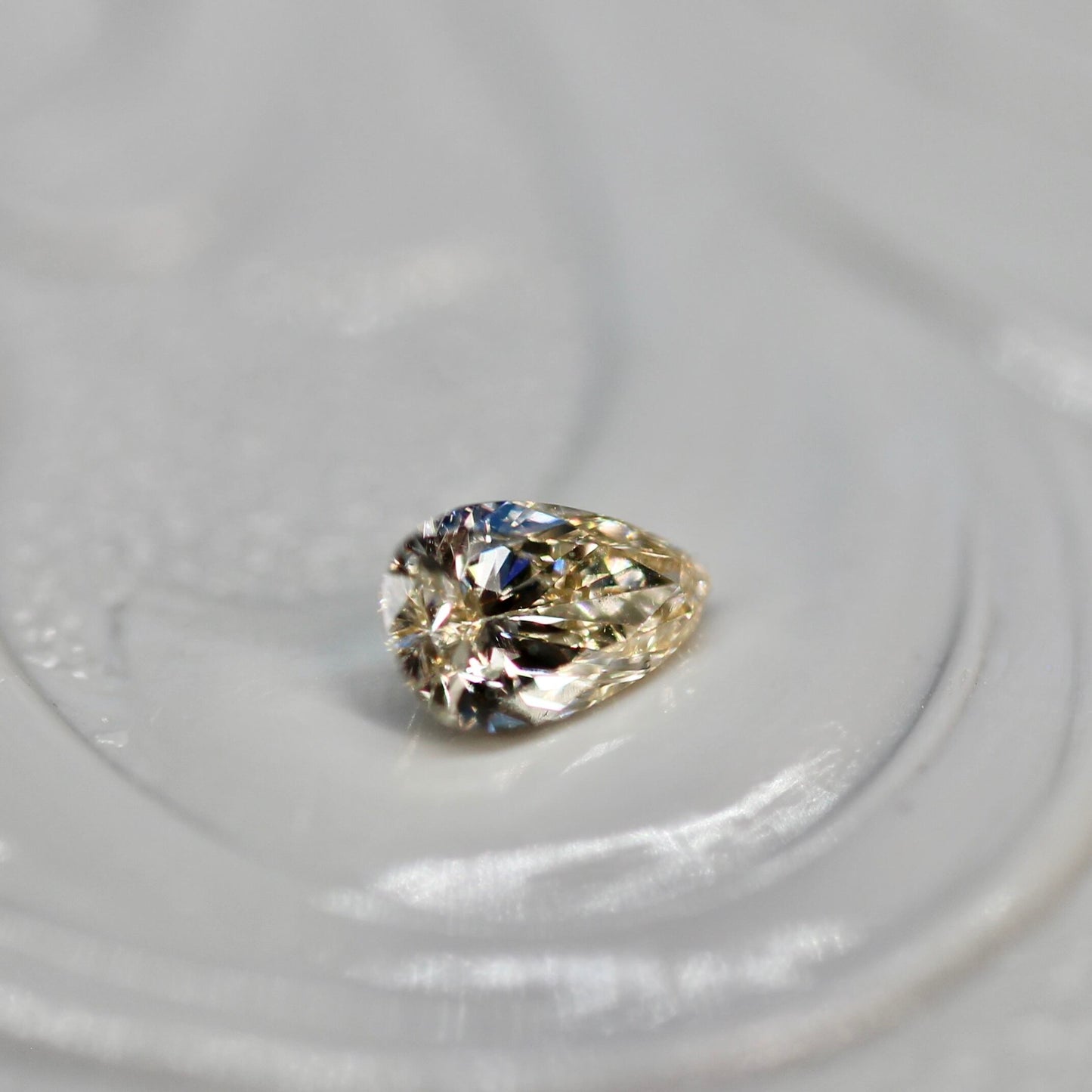 シャンパンブラウンダイヤモンド 0.125ct ペアシェイプカット 4.4mm×2.8mm×1.8mm【MJ2627】