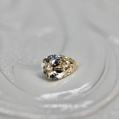 シャンパンブラウンダイヤモンド 0.125ct ペアシェイプカット 4.4mm×2.8mm×1.8mm【MJ2627】