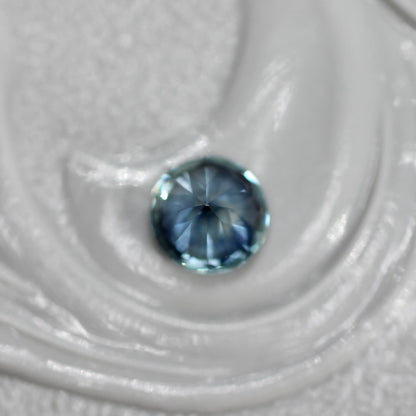 モンタナサファイア 0.25ct ラウンドカット 3.8mm×3.8mm×2.5mm アメリカ・モンタナ州産 勿忘草【MJ2599】