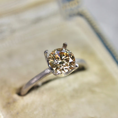 シャンパンブラウンダイヤモンド 0.895ct  VS-2  Excellent ラウンドブリリアントカット【MJ2678】