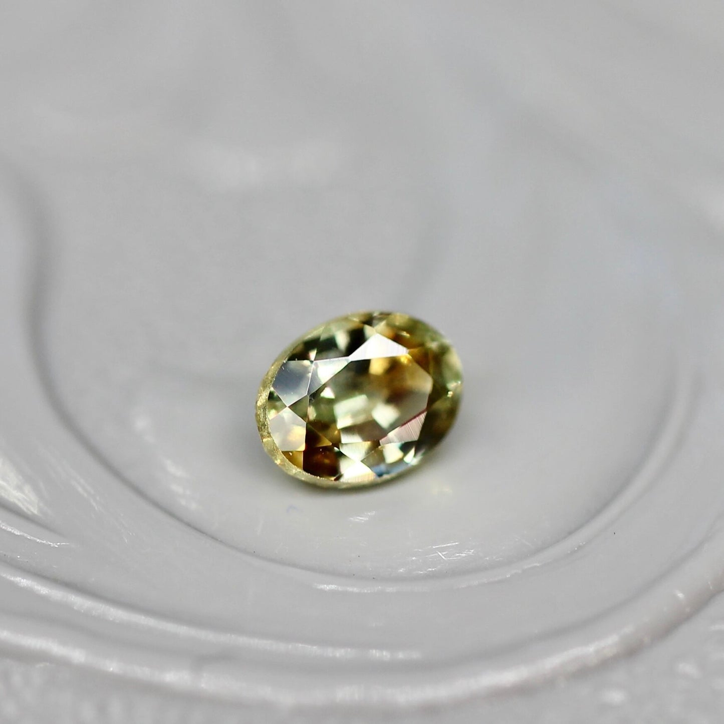 モンタナサファイア 0.23ct オーバルカット 3.6mm×2.6mm×1.8mm  【MJ2635】