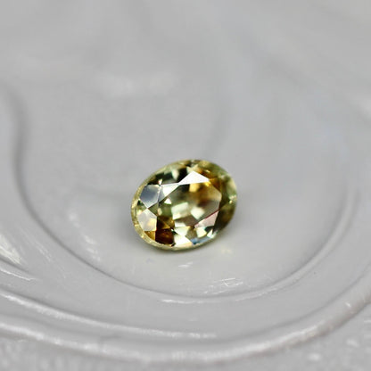モンタナサファイア 0.23ct オーバルカット 3.6mm×2.6mm×1.8mm  【MJ2635】