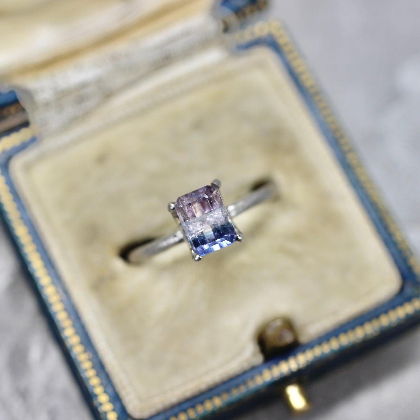 パーティーカラードトルマリン 1.17ct エメラルドカット 6.7mm×4.9mm×4.0mm【MJ2662】