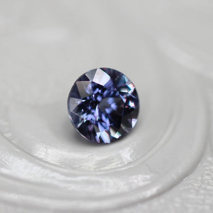 ベキリーブルーガーネット 0.39ct ラウンドカット  4.3mm×4.3mm×2.9mm【MJ2562】
