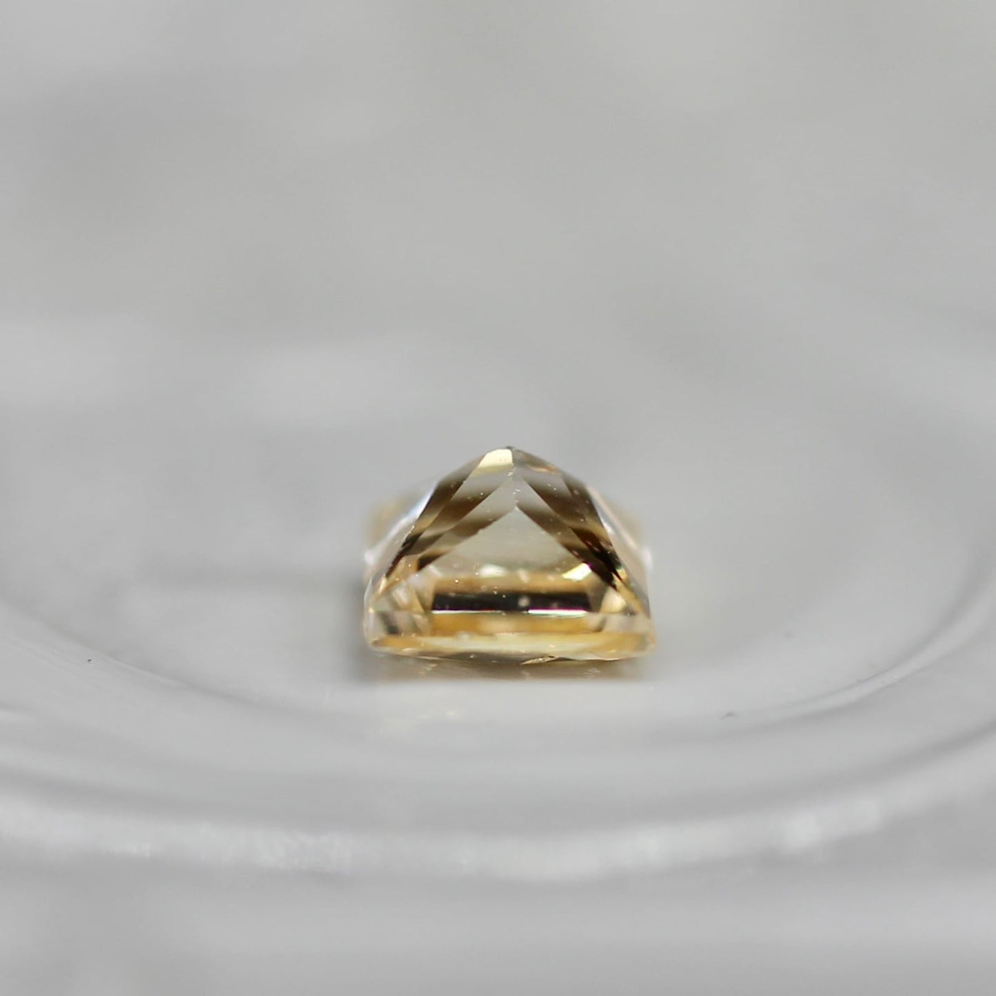 バイカラーサファイア 0.24ct スクエアカット 3.2mm×3.2mm×2.2mm【MJ2689】