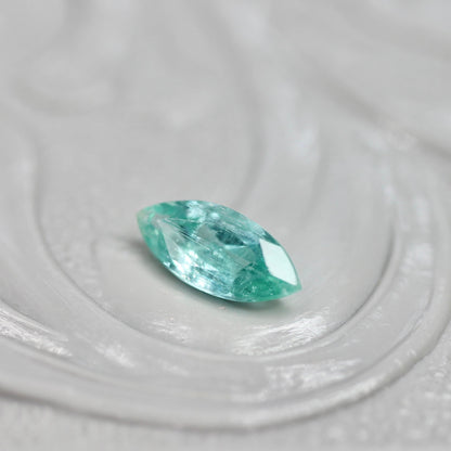 パライバカラーベリル 0.20ct マーキスカット 6.2mm×2.9mm×2.2mm【MJ2713】