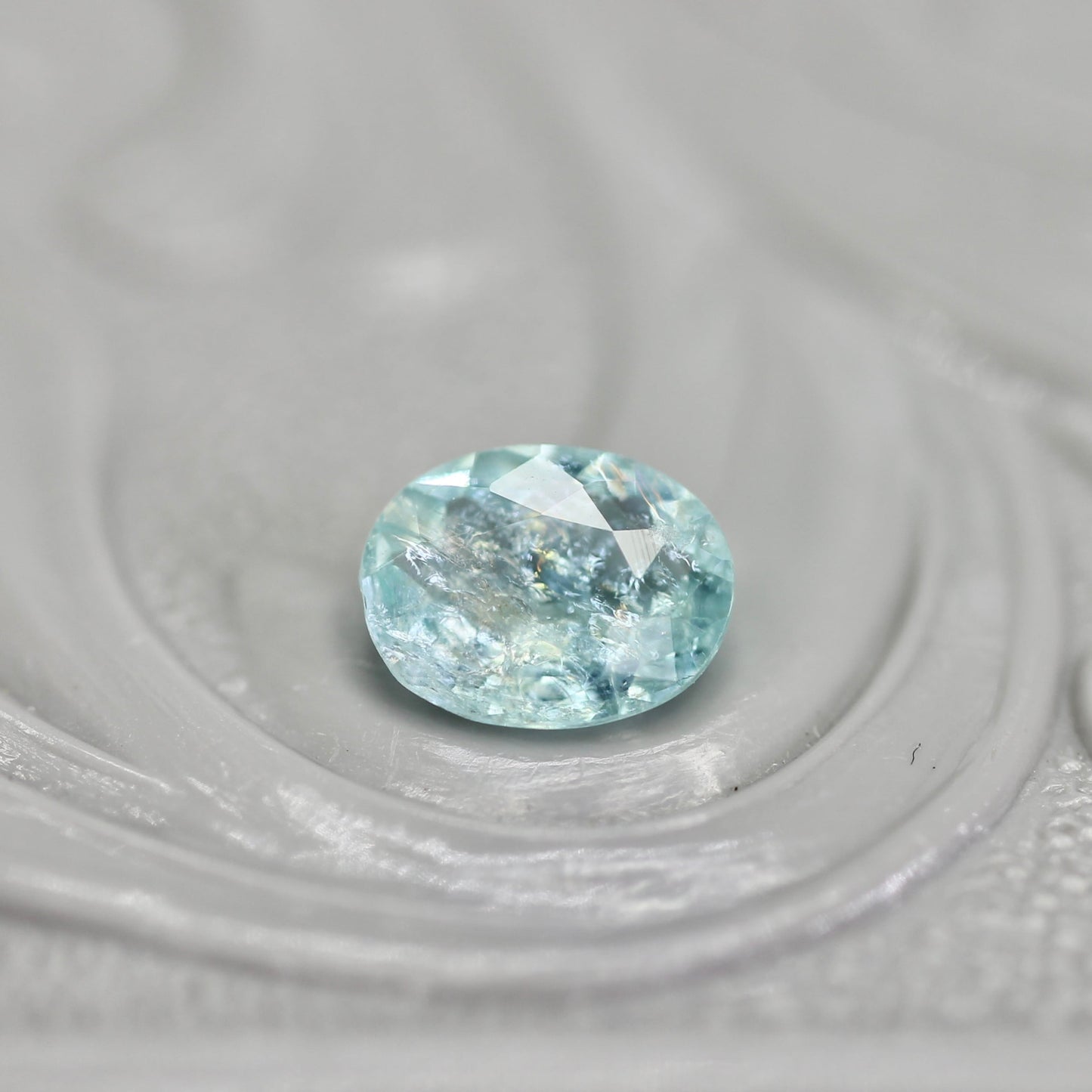 パライバトルマリン モザンビーク産 0.28ct オーバルカット 5.2mm×4.0mm×2.0mm【MJ2740】