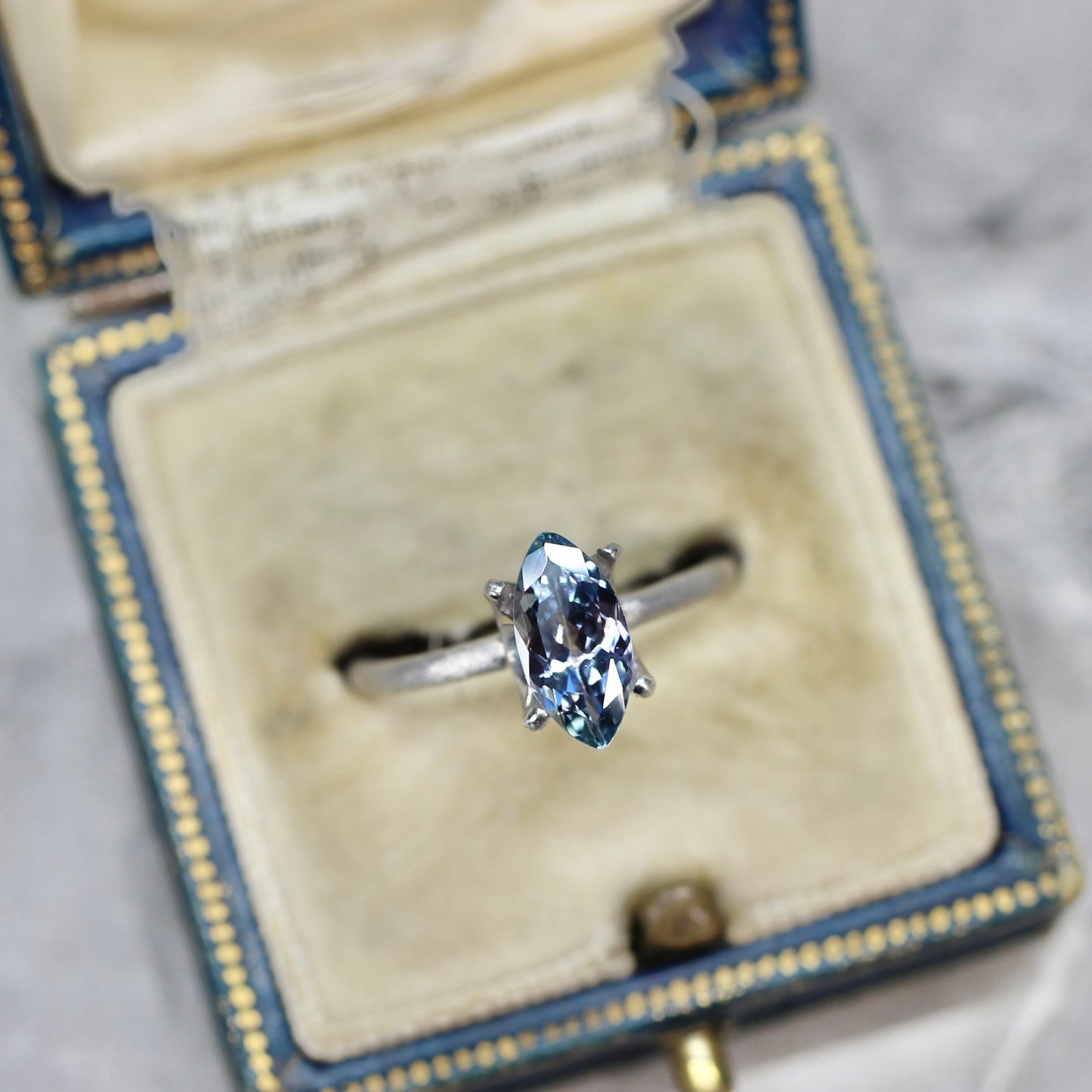 バイカラーゾイサイト 1.10ct マーキスカット 5.1mm×9.9mm×3.4mm【MJ2594】