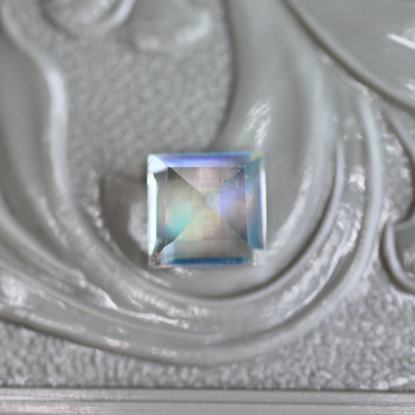 アンデシンラブラドライト 0.645ct 5×5mm マラウイ産 レインボームーンストーン 【MJ2450】