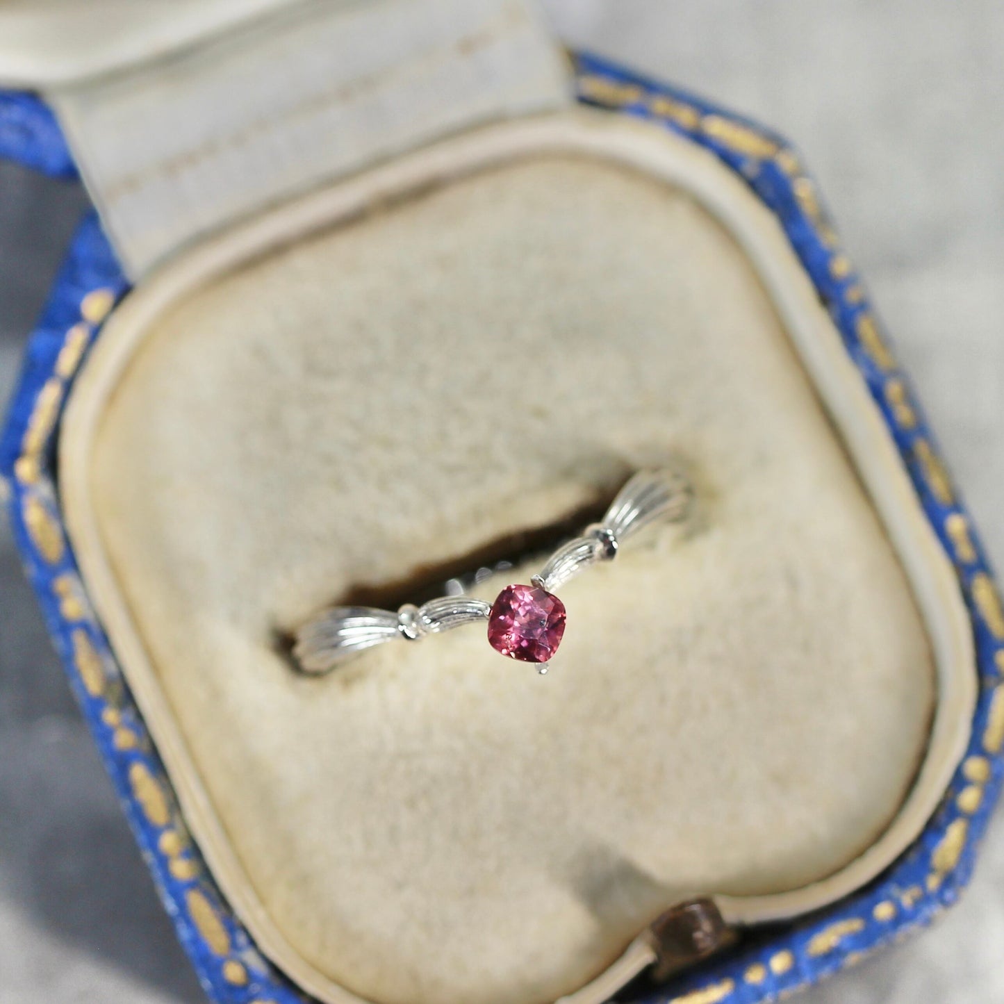 クッションカット パパラチアサファイア 0.166ct  2.8mm×2.8mm×1.6mm【MJ2582】