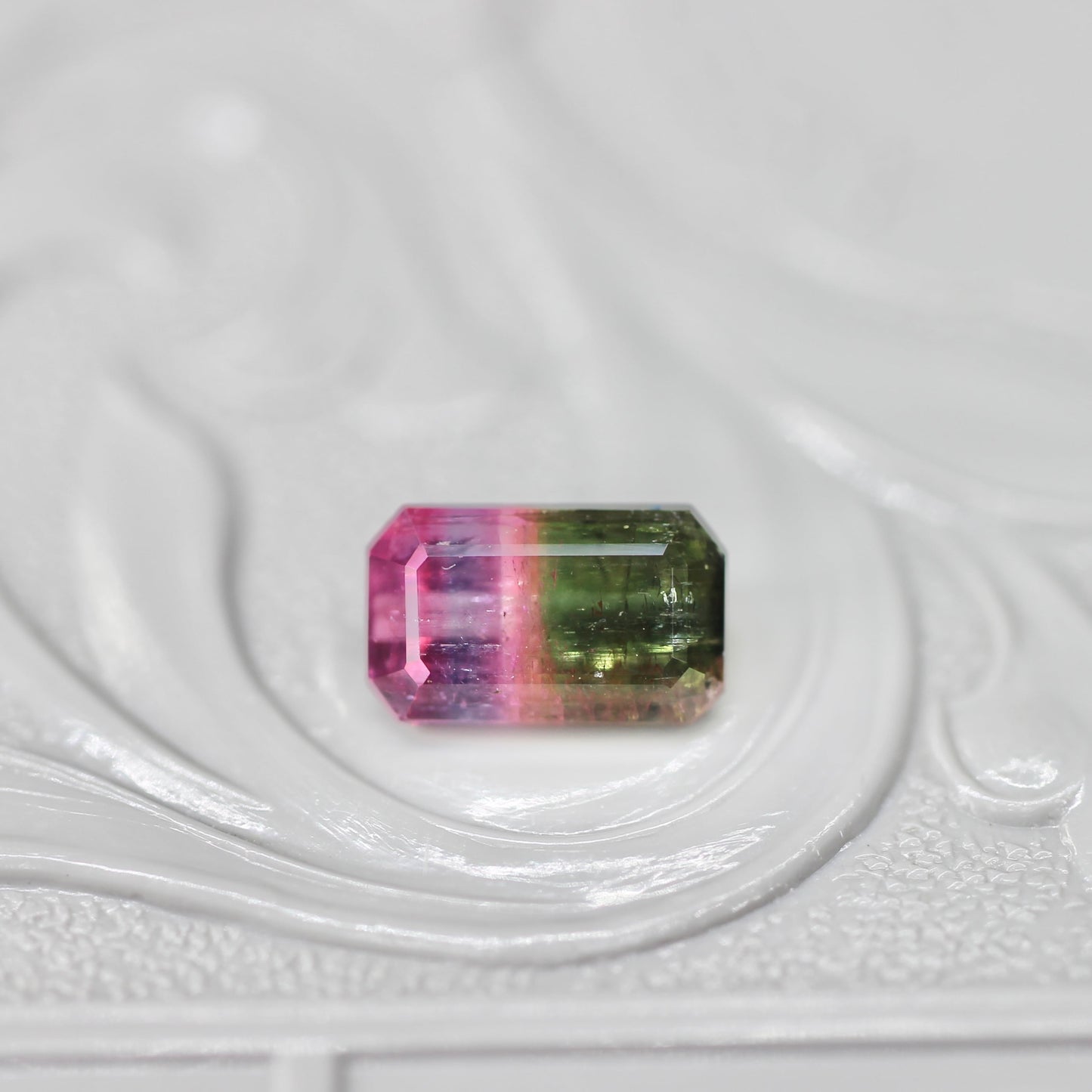 パーティーカラードトルマリン 0.92ct  エメラルドカット 7.2mm×4.4mm×3.4mm【MJ2665】