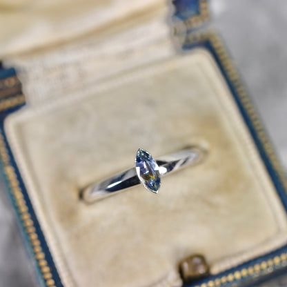 マーキスカット バイカラーサファイア 0.29ct  5.7mm×2.4mm×1.7mm【MJ2542】