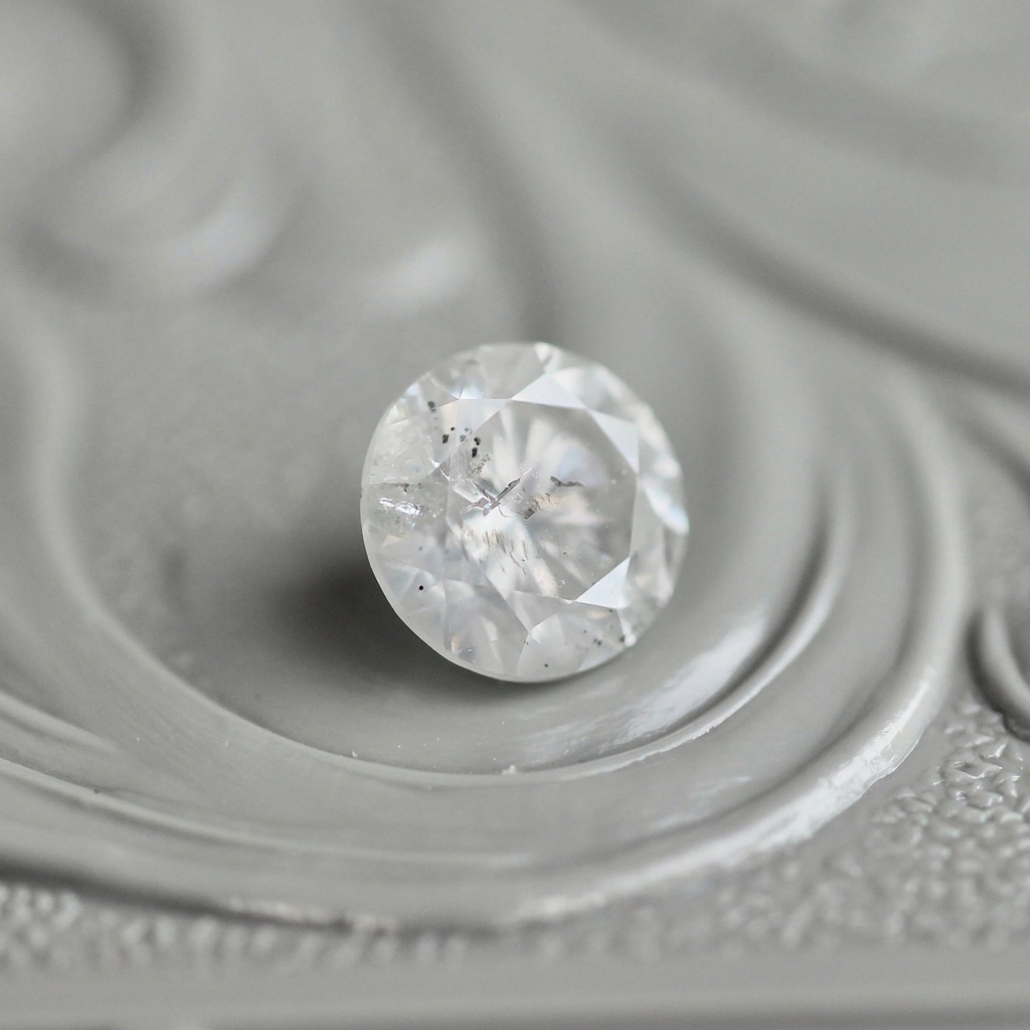 ソルトアンドペッパーダイヤモンド 0.57ct 5.1mm 【MJ2438】