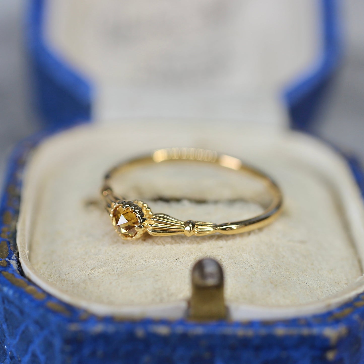 ローズカットブラウンダイヤモンド0.1ct K10YG ミルフレーム×アンティークアーム