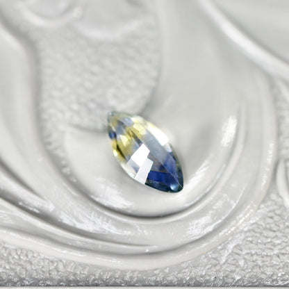 マーキスカット バイカラーサファイア 0.29ct  5.7mm×2.4mm×1.7mm【MJ2542】