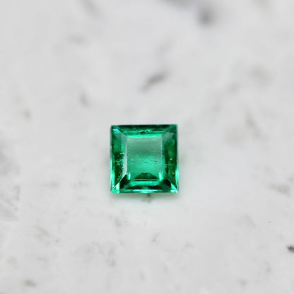 エメラルド 0.10ct スクエアカット 2.9mm×2.9mm×1.8mm【MJ2675】