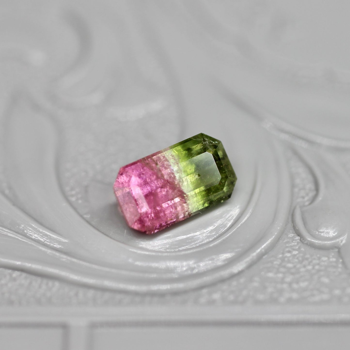 バイカラートルマリン 0.80ct エメラルドカット 7.2mm×4.2mm×3.2mm【MJ2656】