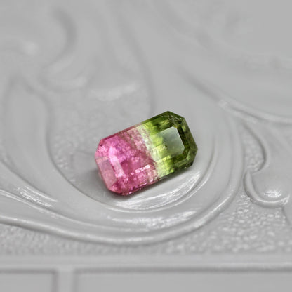 バイカラートルマリン 0.80ct エメラルドカット 7.2mm×4.2mm×3.2mm【MJ2656】