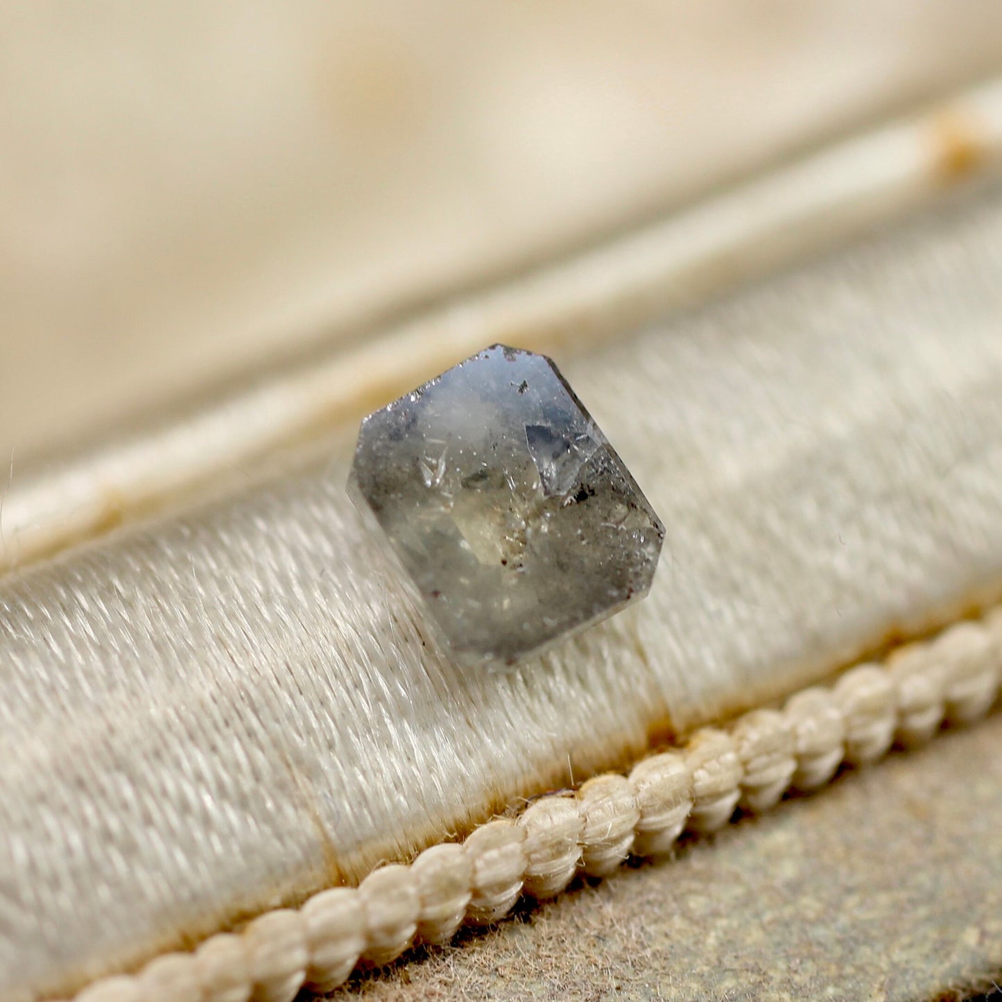 エメラルドローズカット ソルトアンドペッパーダイヤモンド 0.48ct 4.6mm×4.0mm-1.5mm 【MJ2491】