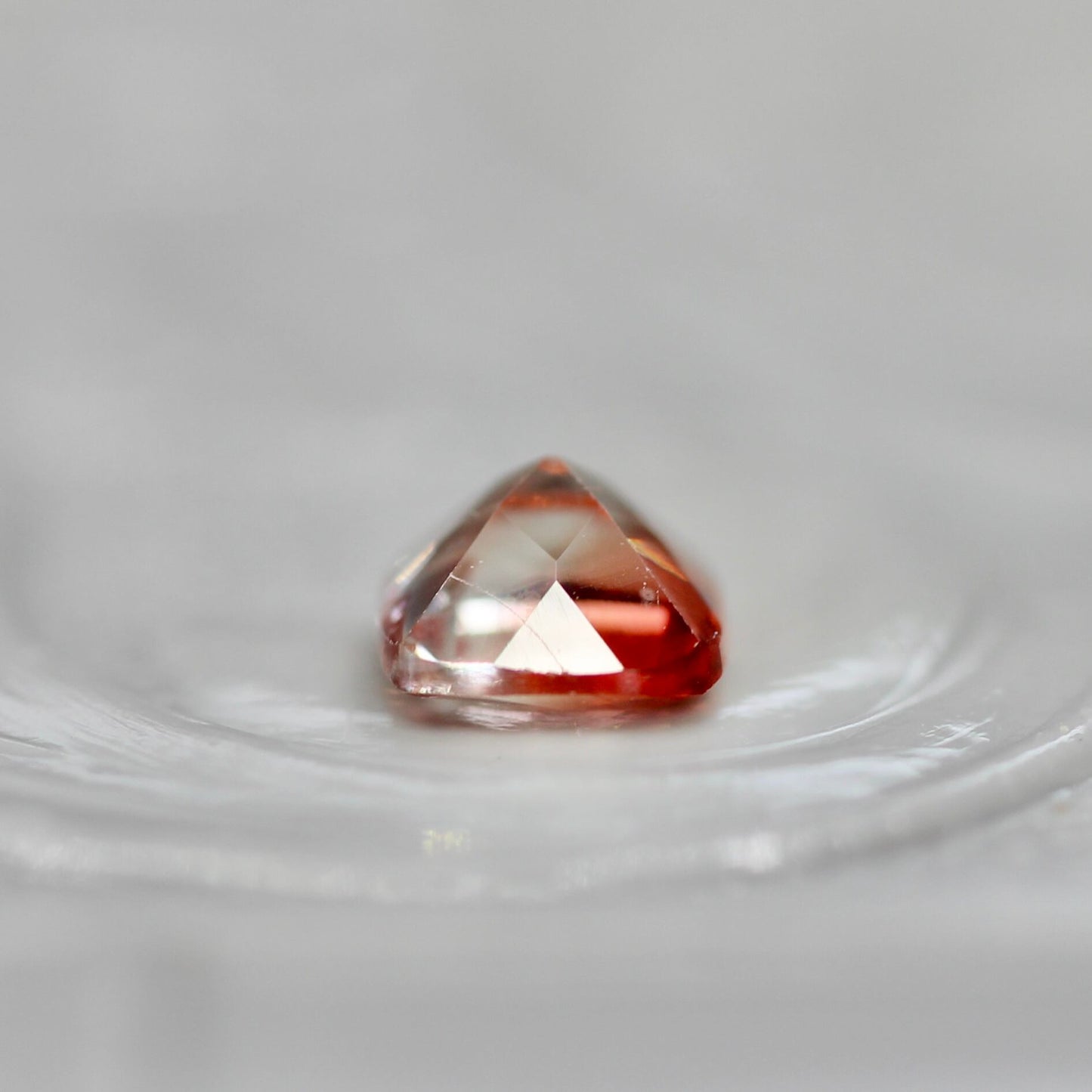 バイカラーラブラドライト 0.26ct クッションカット 4.2mm×4.2mm×2.8mm【MJ2561】