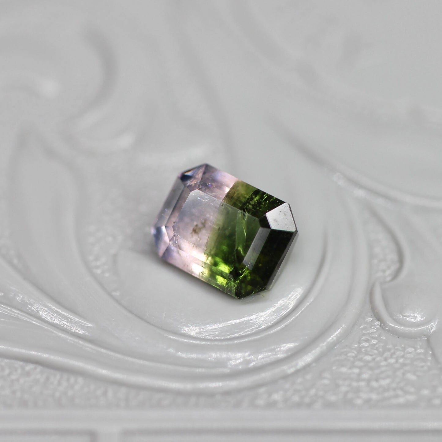 バイカラートルマリン 0.93ct エメラルドカット 6.6mm×5.1mm×3.2mm【MJ2657】
