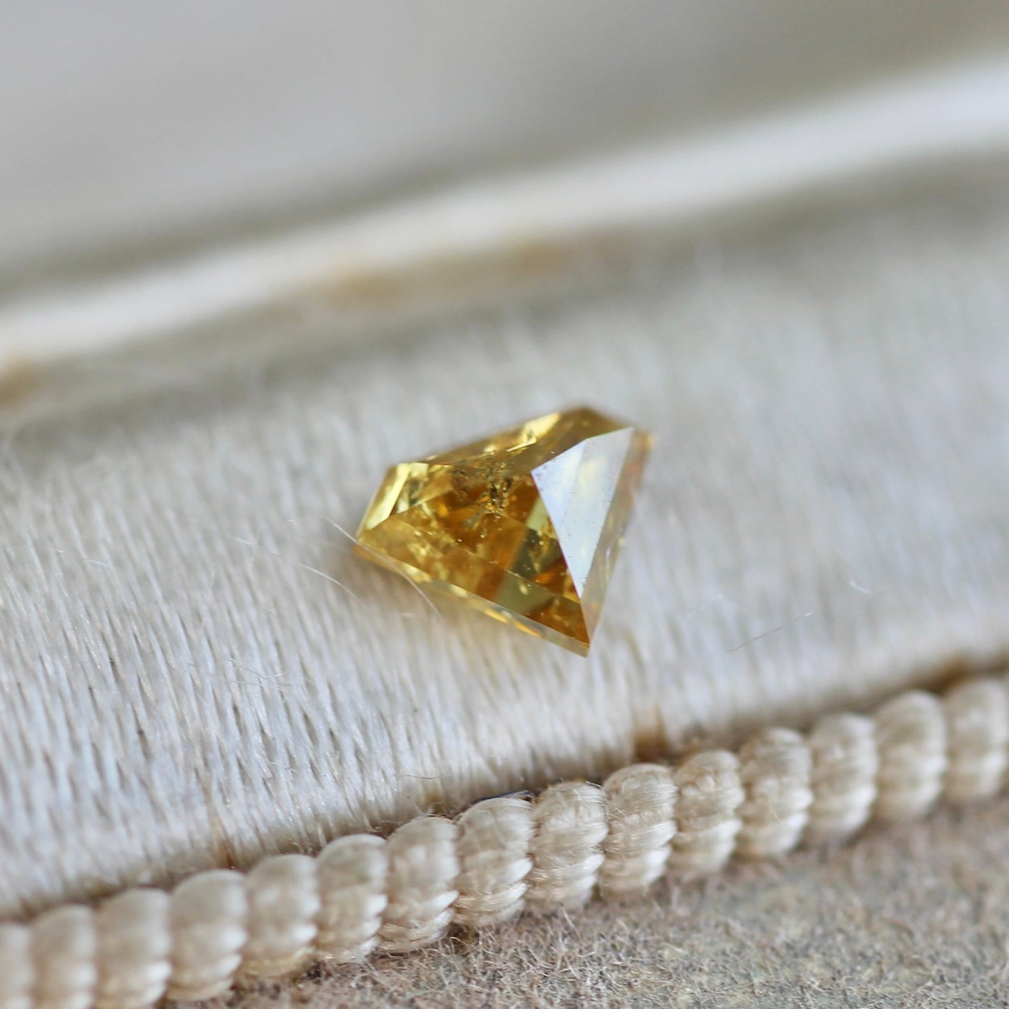 ダイヤカット ブラウンダイヤモンド 0.2ct 3.5mm×4.5mm-2.0mm 【MJ2467】