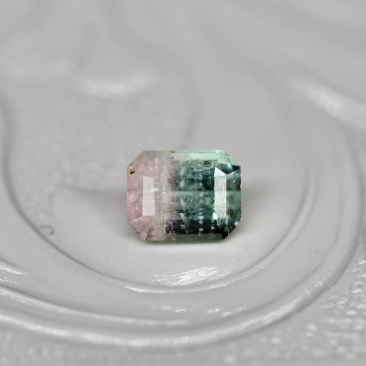 バイカラートルマリン 0.34ct エメラルドカット 4.4mm×3.5mm×2.9mm【MJ2668】