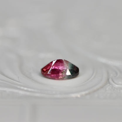 オーバルカット パーティーカラード トルマリン 0.42ct  5.6mm×3.6mm×2.3mm【MJ2577】