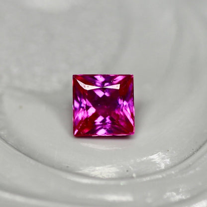 ルビー 0.11ct プリンセスカット  2.2mm×2.1mm×1.3mm【MJ2728】