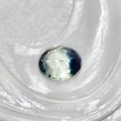 バイカラーサファイア 0.20ct オーバルカット 4.1mm×3.3mm×2.0mm【MJ2558】