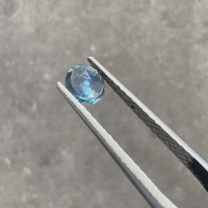 モンタナサファイア 0.57ct ローズカット 5.3mm×5.3mm×2.1mm【MJ3117】
