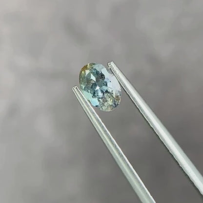 バイカラートルマリン 0.50ct オーバルカット 5.8mm×4.0mm×3.1mm【MJ2982】