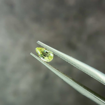 非加熱サファイア 0.22ct ペアシェイプカット 4.9mm×2.9mm×1.9mm【MJ2554-6】
