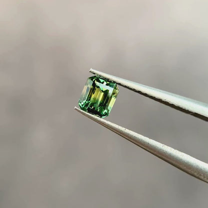 バイカラーサファイア 0.53ct エメラルドカット 4.3mm×3.9mm×3.0mm【MJ3112】