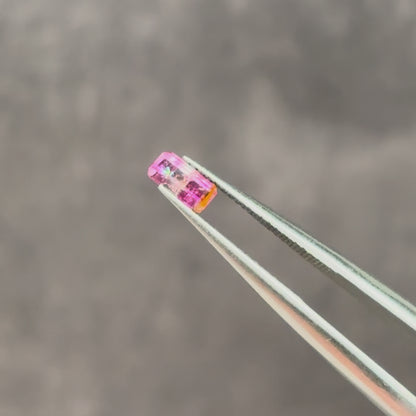 パーティーカラードトルマリン 0.27ct エメラルドカット 5.3mm×2.8mm×2.0mm【MJ3133】
