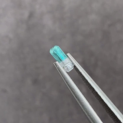 バイカラートルマリン 0.16ct  エメラルドカット 5.3mm×2.0mm×1.5mm【MJ3012】