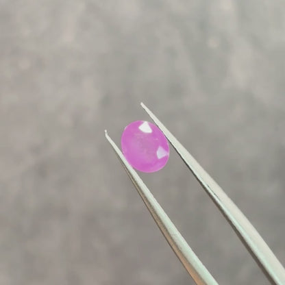シルキーサファイア 0.63ct オーバルカット 5.6mm×4.7mm×2.5mm【MJ3153】