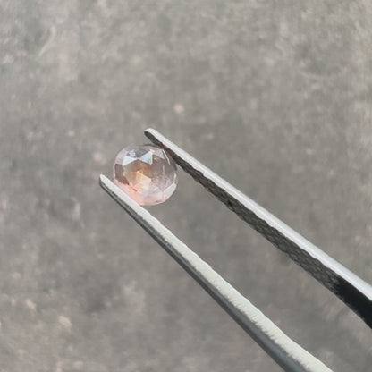 モンタナサファイア 0.47ct ローズカット 4.9mm×4.8mm×1.9mm【MJ3121】