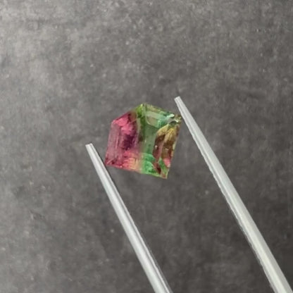 パーティーカラードトルマリン 1.97ct ダイヤカット  9.4mm×8.0mm×5.0mm【MJ3027】