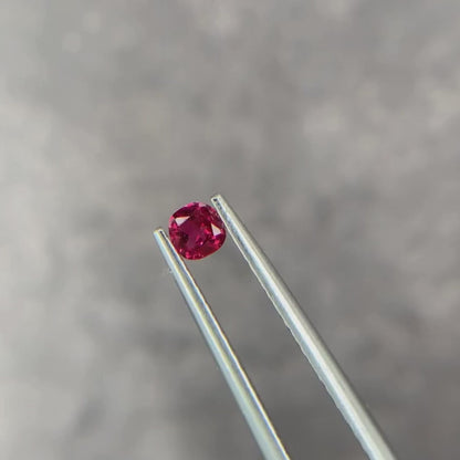 ピンクスピネル 0.14ct クッションカット 3.2mm×3.1mm×1.7mm【MJ2857】