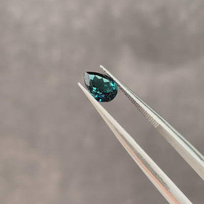 ラグーントルマリン 0.71ct ペアシェイプカット 7.0mm×5.0mm×3.2mm【MJ3132】