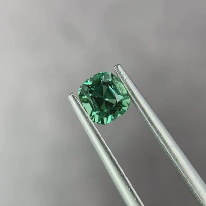 ラグーントルマリン 0.55ct クッションカット 4.7mm×4.3mm×3.7mm 【MJ2909】