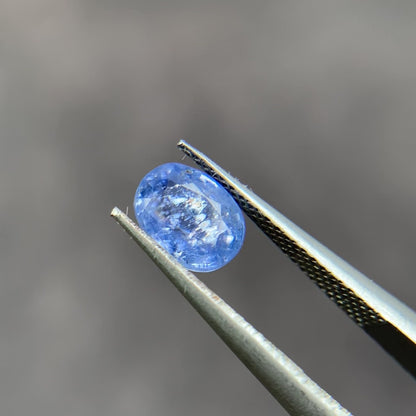 イリデッセンスサファイア 0.98ct オーバルカット 6.1mm×4.7mm×3.3mm【MJ3057】