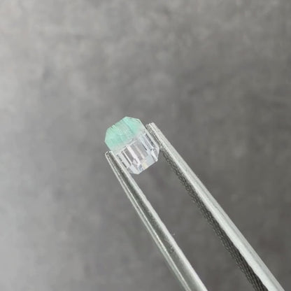 バイカラートルマリン 0.39ct  エメラルドカット 4.5mm×3.4mm×3.0mm【MJ3015】