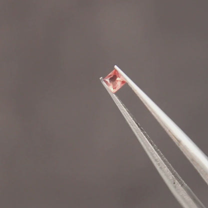 サファイア 0.06ct スクエアカット 2.3mm×2.2mm×1.2mm【MJ2994】