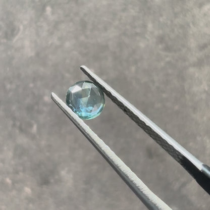 モンタナサファイア 0.62ct ローズカット 5.3mm×5.3mm×2.2mm【MJ3118】