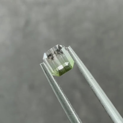 バイカラートルマリン 0.35ct  エメラルドカット 4.0mm×3.6mm×2.8mm【MJ3013】