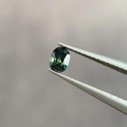 バイカラーサファイア 0.32ct オーバルカット 4.3mm×3.2mm×2.6mm【MJ3109】