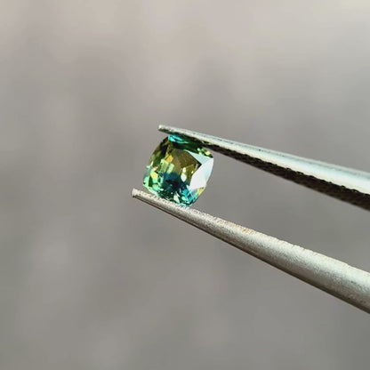 バイカラーサファイア 0.29ct クッションミックスカット 3.8mm×3.5mm×2.2mm【MJ3111】